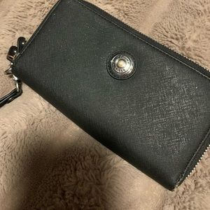 Black Tommy Hilfiger wallet with wristlet